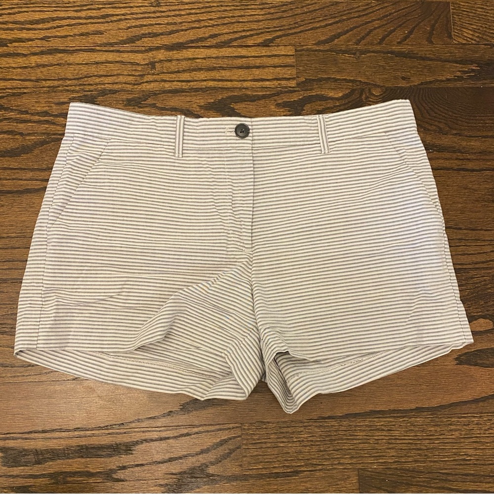 Gap grey striped chino shorts sz 6